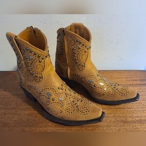 Old Gringo Studded Tan Ankle Boots Size 7.5